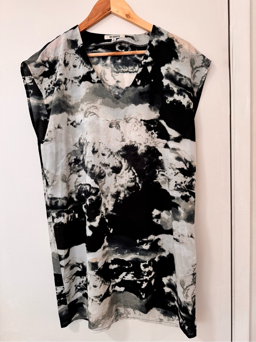 BB Dakota Abstract Print Shift Dress – Size S